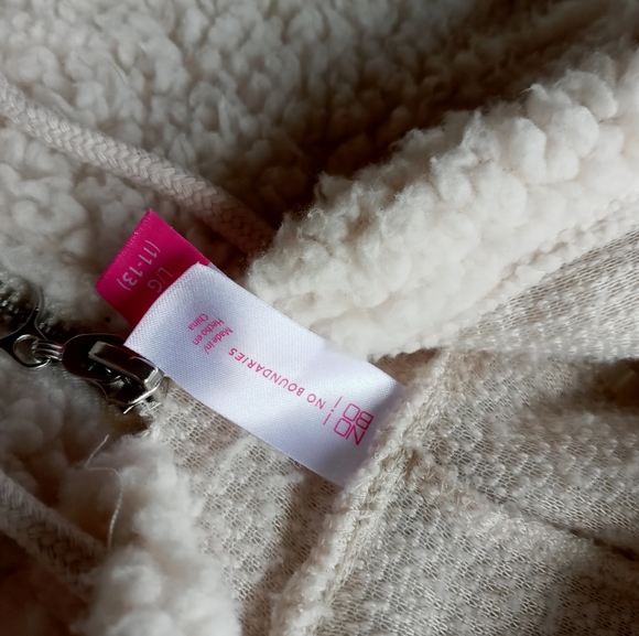 PLUSH SHERPA HOODIE LARGE - Picture 3 of 3